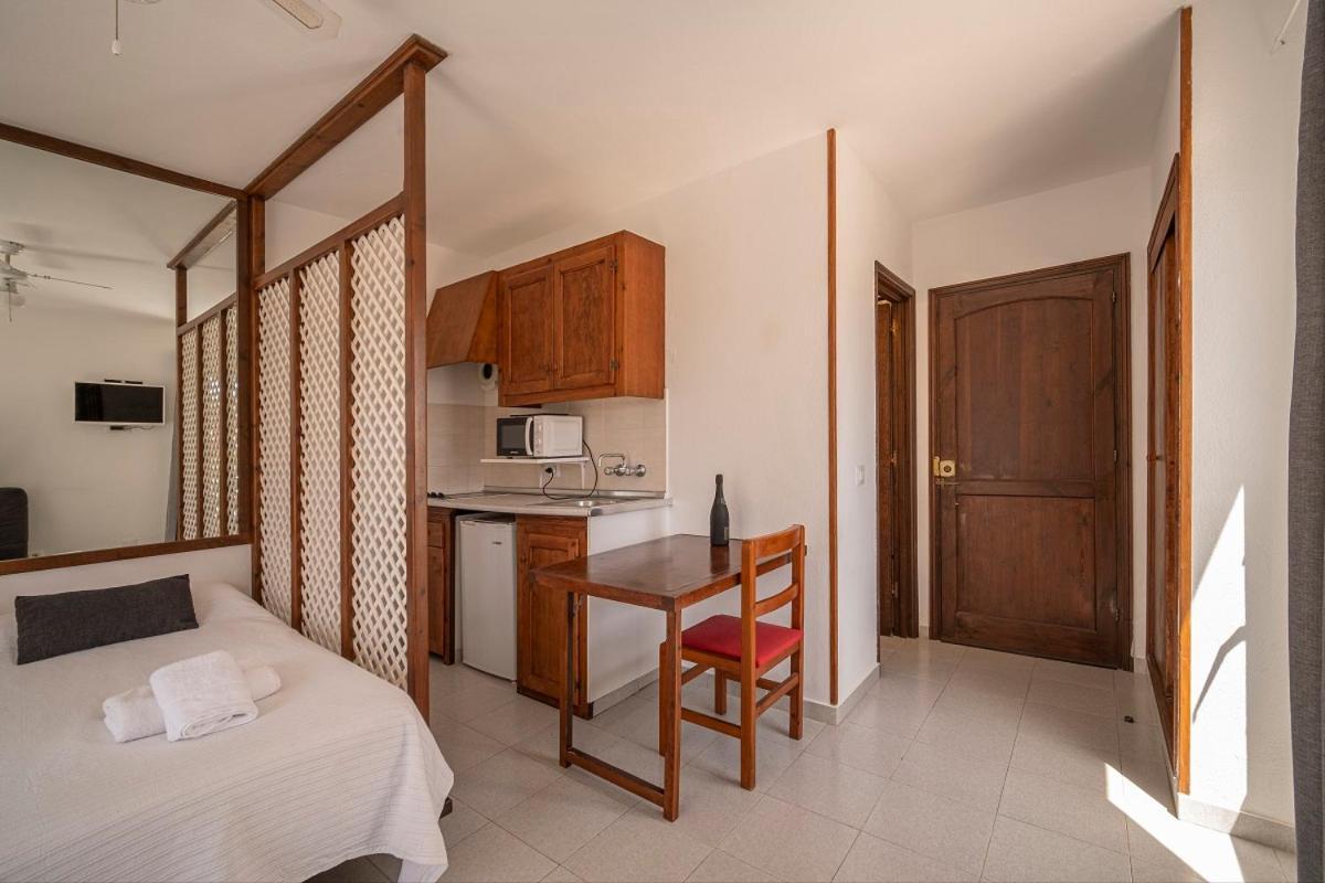 Estel Blanc Apartments - Adults Only Cala'N Blanes  Exterior photo